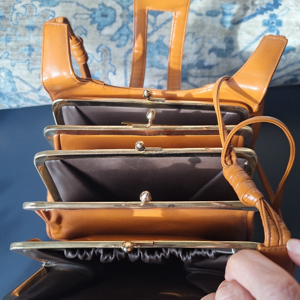Vintage Preowned Tan Possible Leather Women's Bag Made In Italy---Lou Taylor - Picture 4 of 12